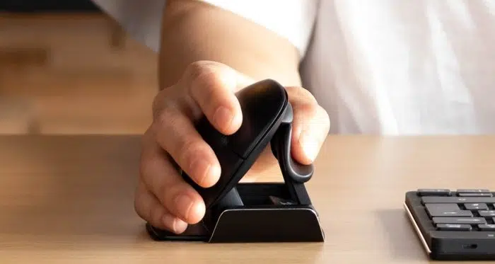 hand on ergonomic ambidextrous twister mouse